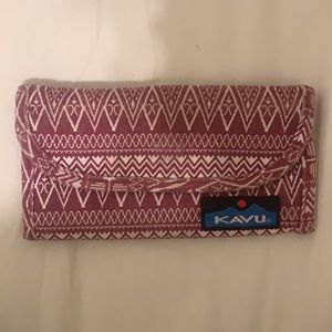 Dusty rose Kavu wallet